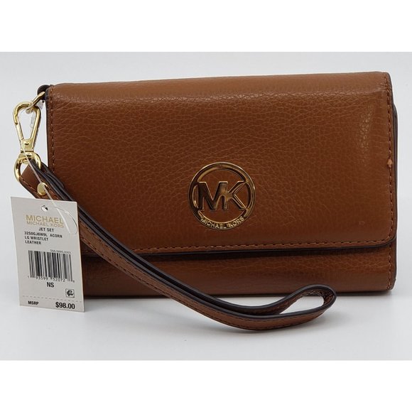 Michael Kors Handbags - New Michael Kors Jet Set Leather Wristlet $128.00